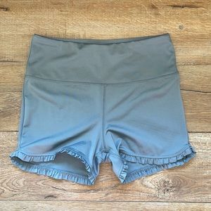 Vasana nwot ruffled biker shorts ✨